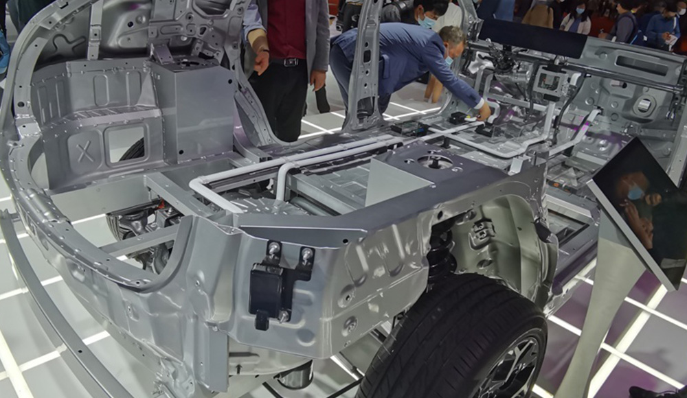 What are the models of cars at the auto show? Ill show you different cars(图5)